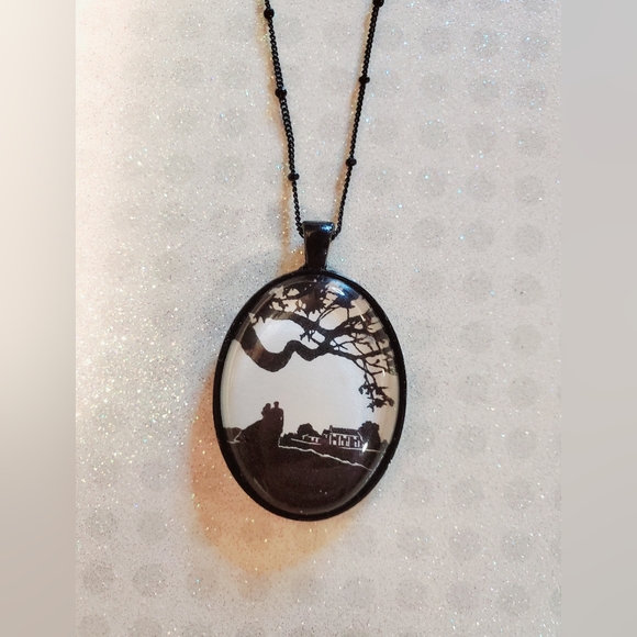 Tina Tarnoff GONE WITH THE WIND Necklace. Silhouette Jewelry. - Picture 6 of 8